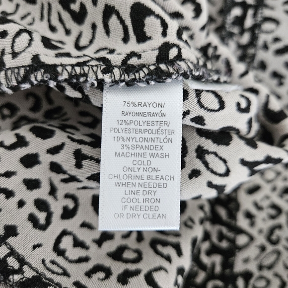 Ann Taylor LOFT Fit Flare Dress Leopard Sleeveless V Neck Zip Knit 10 - Picture 7 of 8